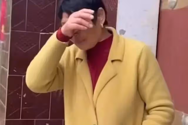 去醫院體檢，遇到兒媳婦和親家，我終於醒悟，招呼沒打倒頭就走