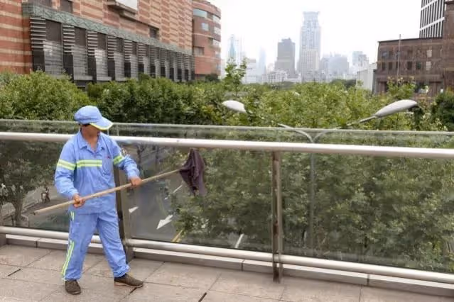 無意中看到兒子後備箱的禮物,我一下子愣住了,當場決定辭去工作