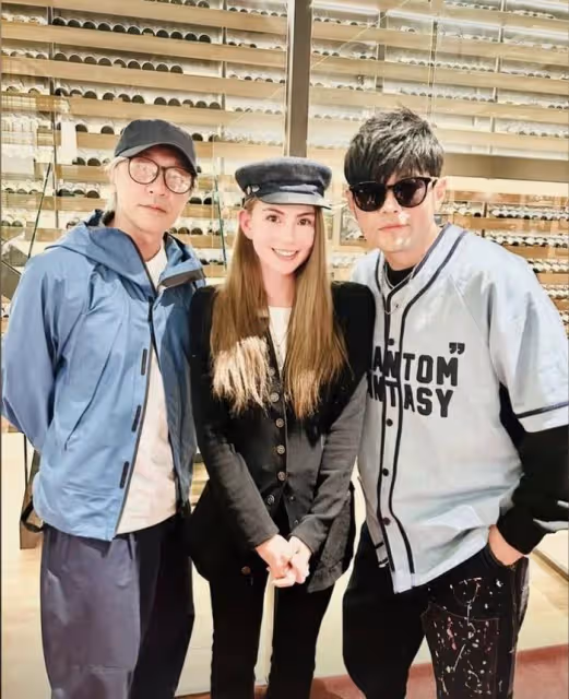 周杰倫久違曬三胎，自侃是慌張的奶爸，一歲女兒背影出鏡像洋娃娃
