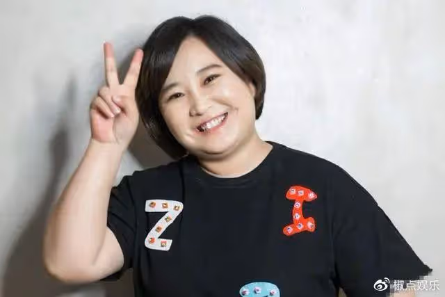 賈玲暴瘦50斤脫胎換骨,漂亮到認不出,我卻一點都笑不出來……