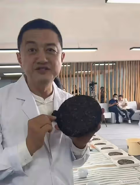 幹啥啥不行!李亞鵬參加鬥茶大賽被打0分,他終究活成了一個笑話