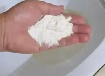 在馬桶里撒上一把,馬桶黃漬輕鬆解決!好多人不懂,超級好用!