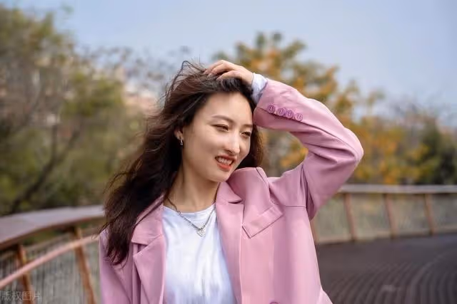 妹妹同窗沒錢讀大學!我不求回報「主動贊助4年的學費」還借她1萬7 去年「妹妹傳來一張截圖」我頓時醒悟了