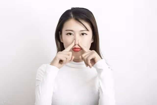 妹妹同窗沒錢讀大學!我不求回報「主動贊助4年的學費」還借她1萬7 去年「妹妹傳來一張截圖」我頓時醒悟了