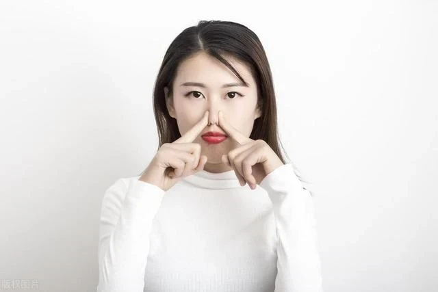 妹妹同窗沒錢讀大學！我不求回報「主動贊助4年的學費」還借她1萬7 去年「妹妹傳來一張截圖」我頓時醒悟了