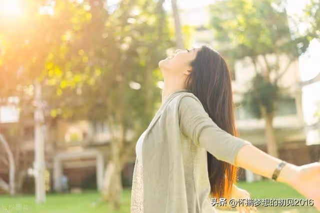婆婆生病兒媳出10萬元錢,婆婆分財產一分沒給她家,後來兒媳懂了!