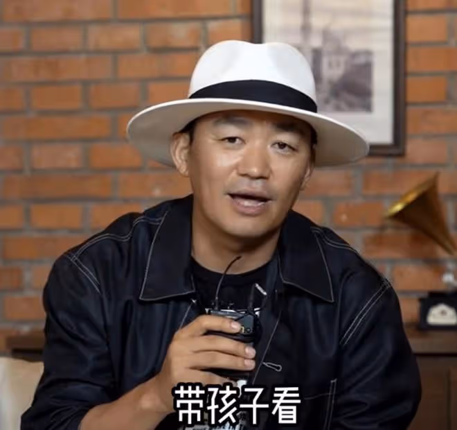 曝王寶強將再婚!帶倆娃外出聚餐,兒子氣場十足疑對馮清不滿意