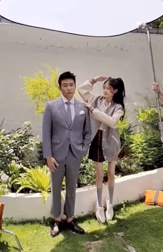 陸毅父女拍寫真，貝兒雙腿太細遭質疑，鮑蕾曬花絮視頻力證未p圖