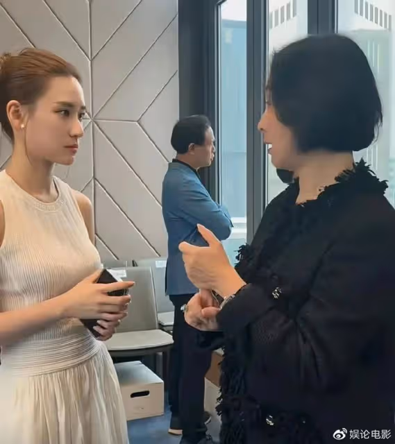 賭王三房破冰?陳婉珍成立粵劇團,二房子女現身祝賀,四太送花籃