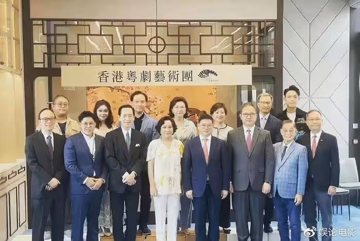 賭王三房破冰?陳婉珍成立粵劇團,二房子女現身祝賀,四太送花籃