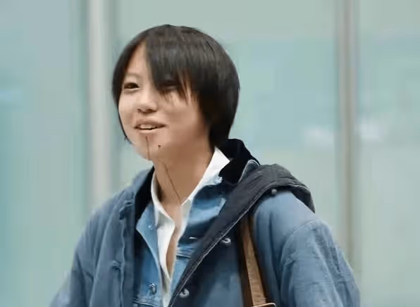王菲兩女兒現狀,大女兒闖蕩娛樂圈,小女兒異國他鄉作畫思念母親