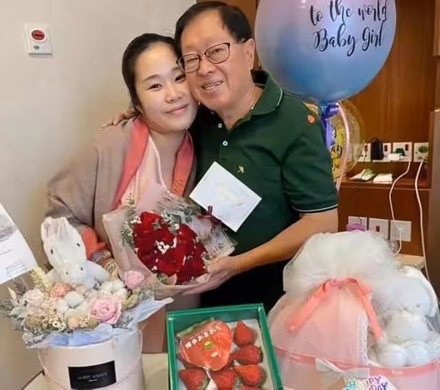 75歲知名富豪再度當爸,嬌妻成功懷上三胎,直言不為錢只為愛情