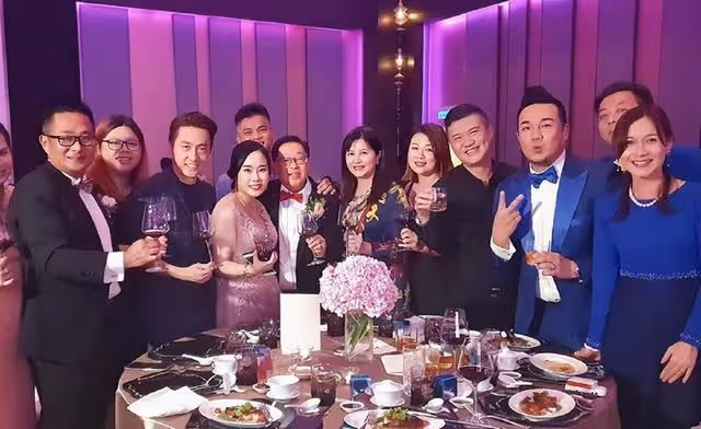 75歲知名富豪再度當爸,嬌妻成功懷上三胎,直言不為錢只為愛情