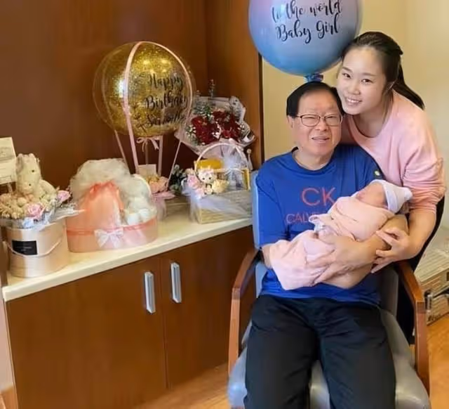 75歲知名富豪再度當爸,嬌妻成功懷上三胎,直言不為錢只為愛情