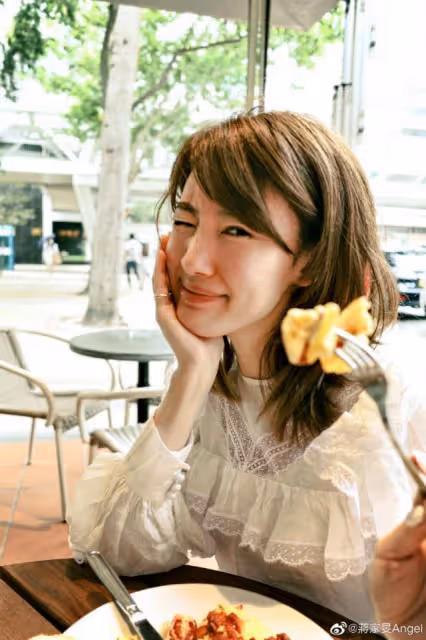 新戲演父女!TVB小花與實力戲骨再結緣,兩人曾合作激情戲引熱議