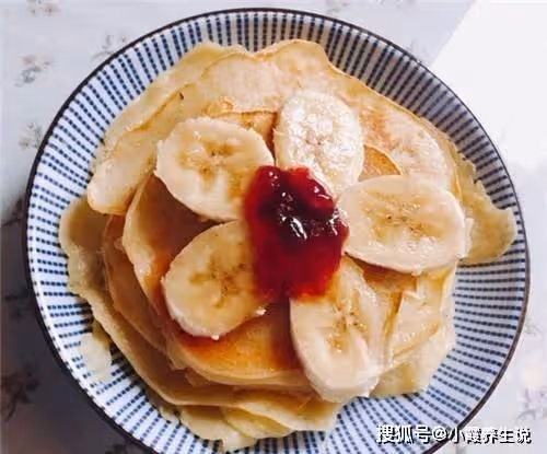 這菜10分鐘做好,香甜鬆軟,買根香蕉就能做,廚房新手也能學會~