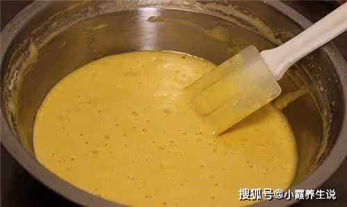 這菜10分鐘做好,香甜鬆軟,買根香蕉就能做,廚房新手也能學會~