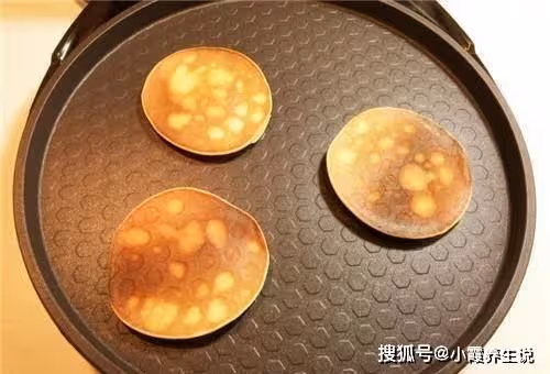 這菜10分鐘做好,香甜鬆軟,買根香蕉就能做,廚房新手也能學會~