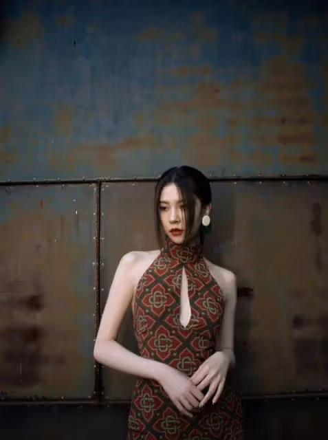 連體褲也能穿得如此撩人?宋妍霏大膽露背,曼妙身材令人叫絕!