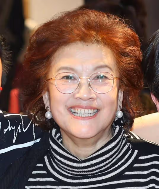 被宋春麗老年狀態驚艷:頭髮花白,衣裝簡約,氣質優雅又高級