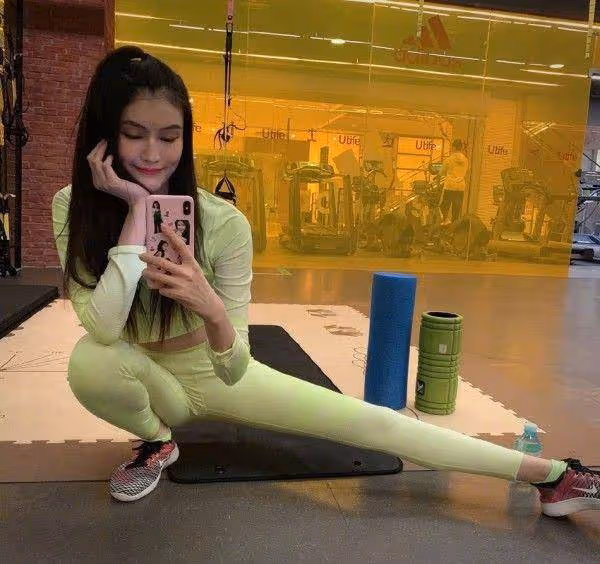 不愧是超模,春日美照大秀曼妙身材,瑜伽健身讓她變得更美