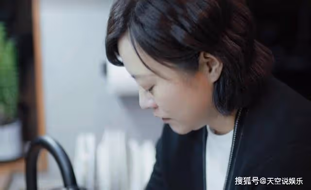 《熟年》完美女人張春梅,為何離不開爛人倪偉強?真相太心酸