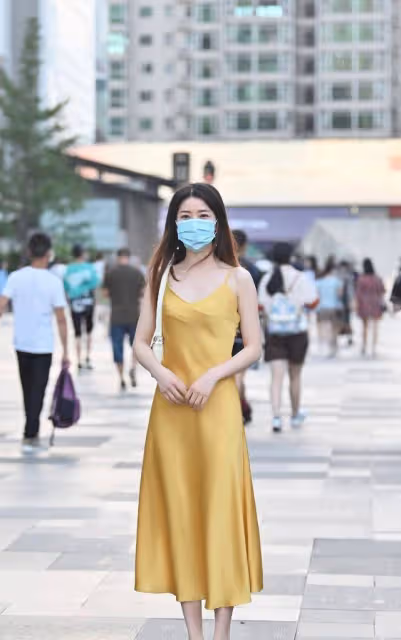 三伏天穿連衣裙,清涼舒適又優雅,搭配高跟涼鞋更顯身姿曼妙