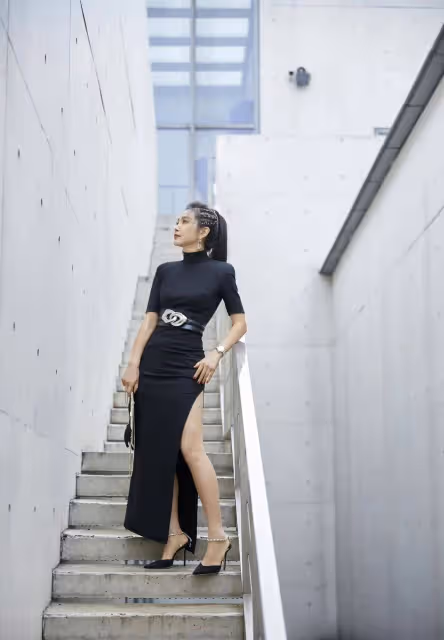 李姐姐的狀態也太好了吧,穿黃色魚尾裙秀曼妙曲線,看不出奔五了