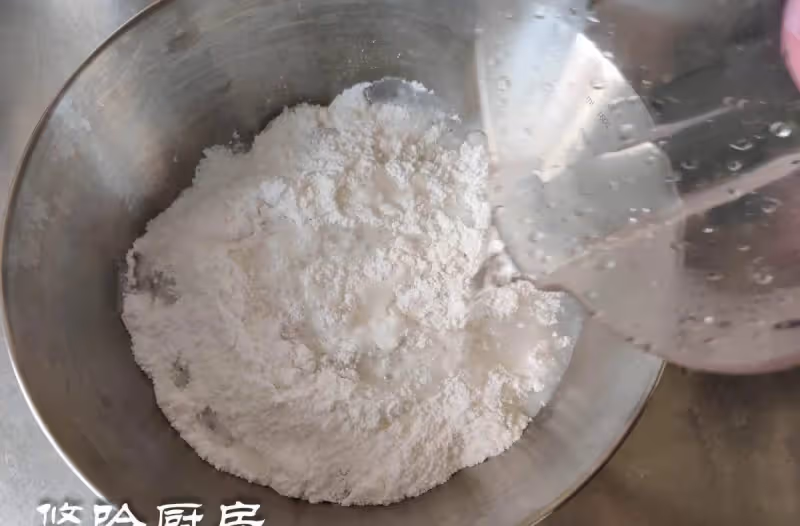 香軟、綿密、不甜膩!3.0版芋泥麻薯蛋黃酥,我一口氣吃了三個~