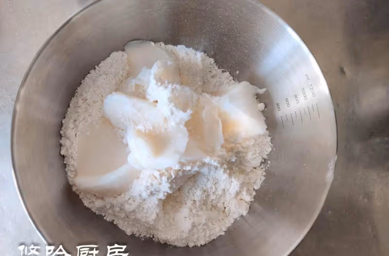 香軟、綿密、不甜膩!3.0版芋泥麻薯蛋黃酥,我一口氣吃了三個~