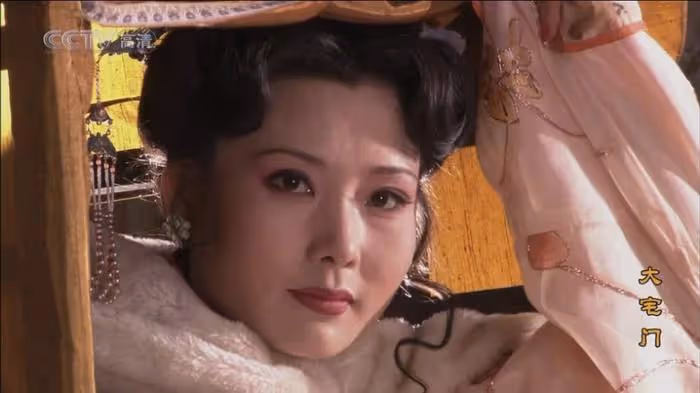 她是「姨太太」專業戶:因長得太美無人敢追,父親為她終身不娶