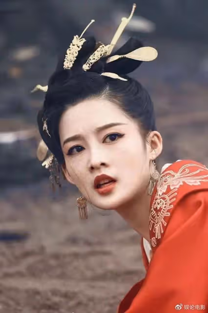 追了十二集,李沁在《夢中的那片海》戲份太少,被女配搶盡風光