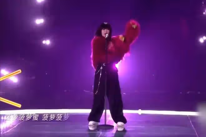 黃曉明宣布謝娜二公第一,鏡頭切到美依禮芽,網友:裝都懶得裝