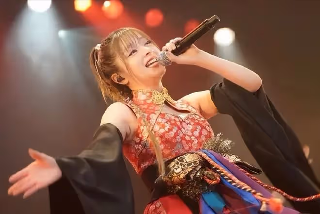 黃曉明宣布謝娜二公第一,鏡頭切到美依禮芽,網友:裝都懶得裝
