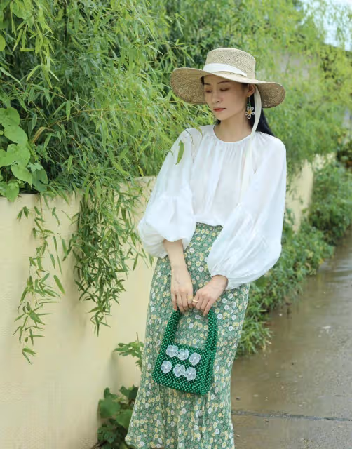 這才是「碎花裙」的正確穿法,它不僅高貴,而且優雅,誰戴上它都會很漂亮
