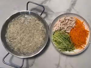 雞絲涼麵(快手菜)