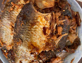 家庭版鐵鍋燜酥魚鯽魚