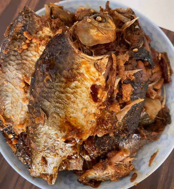 家庭版鐵鍋燜酥魚鯽魚