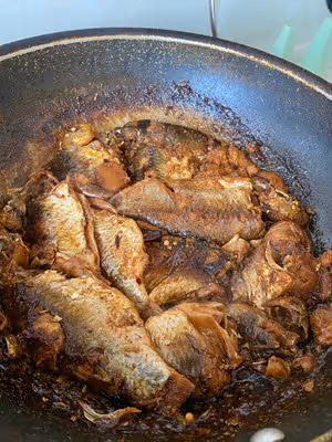 家庭版鐵鍋燜酥魚鯽魚