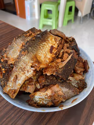 家庭版鐵鍋燜酥魚鯽魚