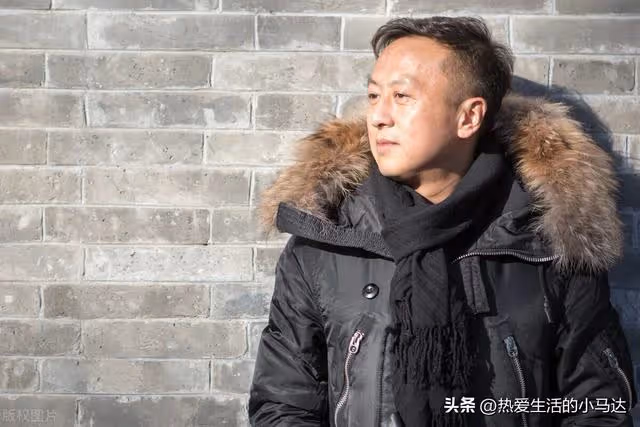 獨生子女結合的悲哀:夫妻月薪2萬,卻要贍養5個老人和2個孩子