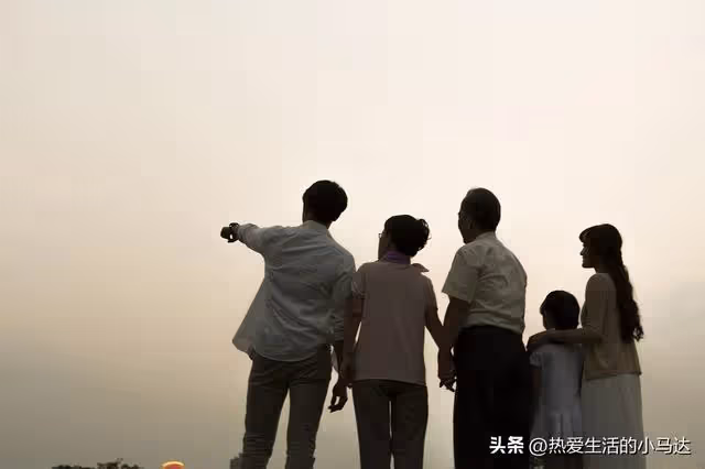 獨生子女結合的悲哀:夫妻月薪2萬,卻要贍養5個老人和2個孩子