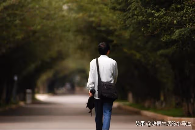 每月給父母3000養老,回家看了他們的真實生活後,我就不再給錢了