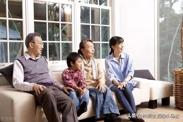 每月給父母3000養老,回家看了他們的真實生活後,我就不再給錢了
