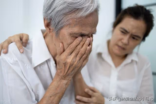 每月給父母3000養老,回家看了他們的真實生活後,我就不再給錢了