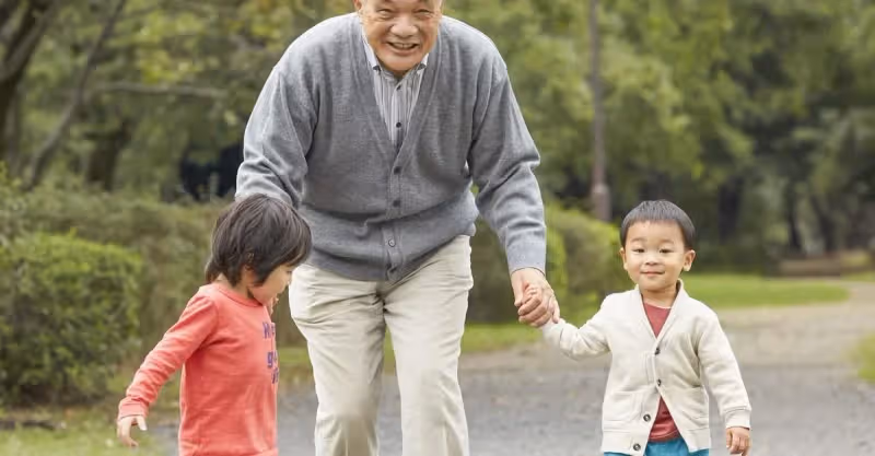 我75歲，三個兒子都不贍養，當我把保姆一家接到家裡後，他們慌了