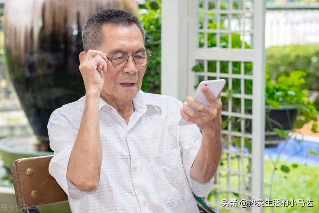 我75歲，三個兒子都不贍養，當我把保姆一家接到家裡後，他們慌了