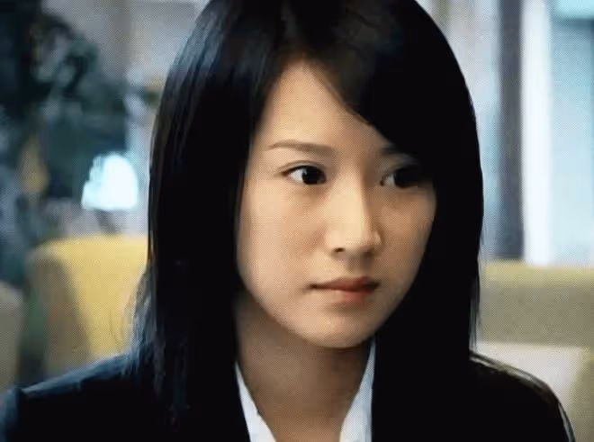 闊太李念產後5天出院回家,素顏狀態能打,曬月子餐吃烤鴨不講究