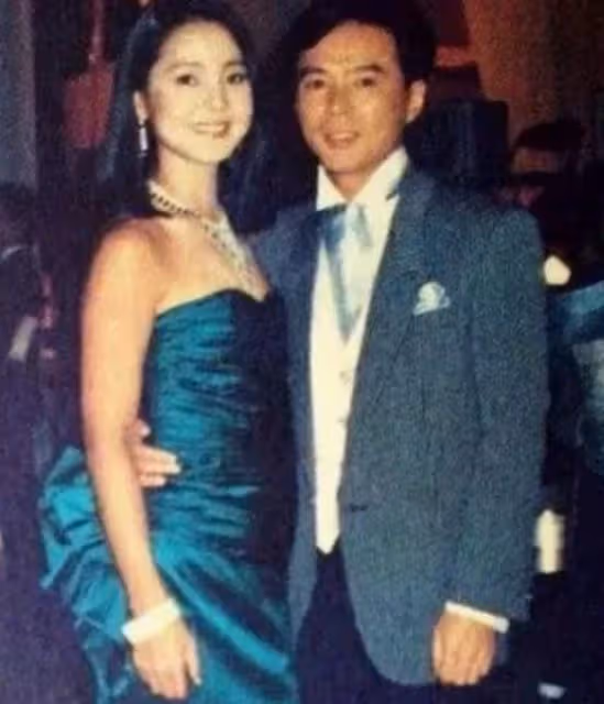 歌手鄧麗君:去世27年後,男友結婚生子,弟弟的堅持讓人淚目