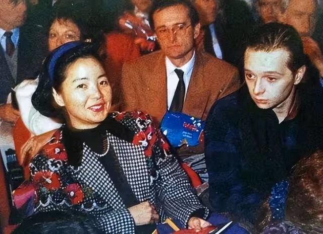 歌手鄧麗君:去世27年後,男友結婚生子,弟弟的堅持讓人淚目